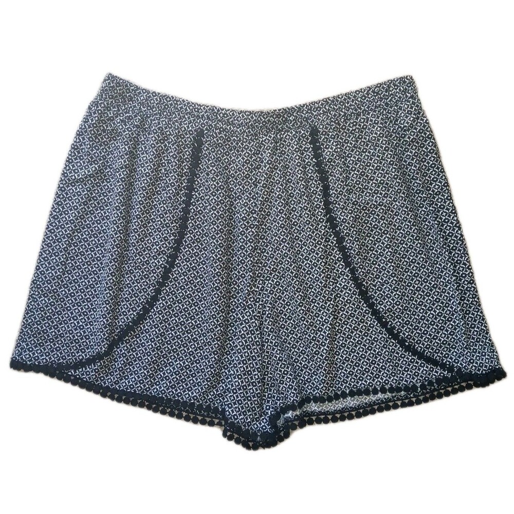 NWT FADED GLORY Women 26W 28W Crochet Trim Elastic Waist Black White Print Short